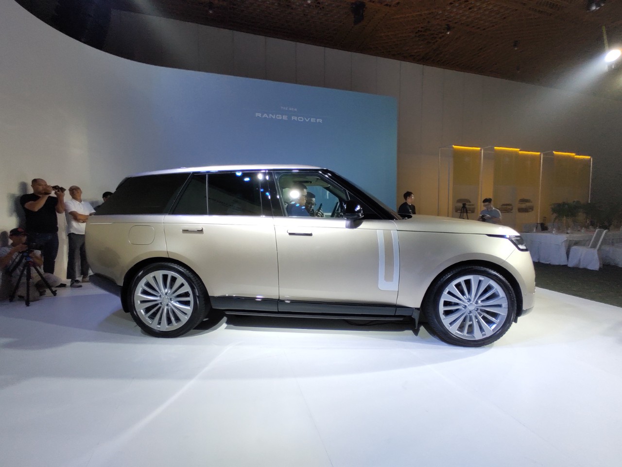 land rover range rover swb first edition p400 2022 anh 19