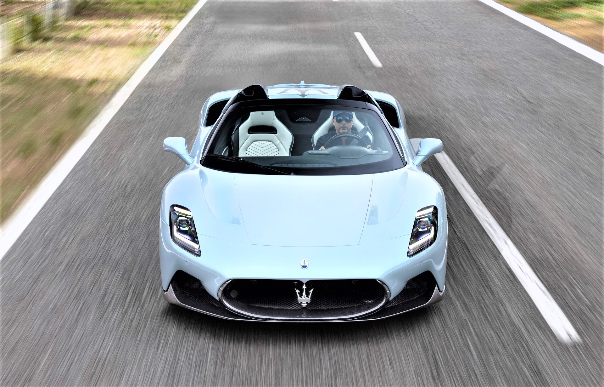 maserati-mc20-cielo-doi-mau-kinh-anh-1 maserati mc20 cielo doi mau kinh anh 1