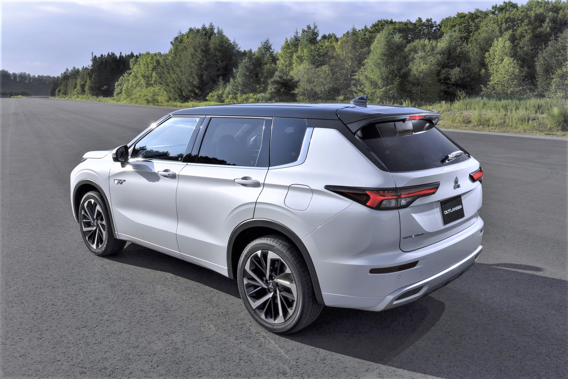mitsubishi-outlander-plug-in-hybrid-2023-anh-2 mitsubishi outlander plug in hybrid 2023 anh 2