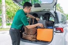 image005-113225 Cốp Avanza Premio rộng và có thể tăng diện tích chở đồ khi gập các hàng ghế phía sau