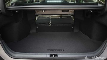 2018-toyota-camry-hybrid-trunk-space-photos-235310 2018 toyota camry hybrid trunk space photos 235310