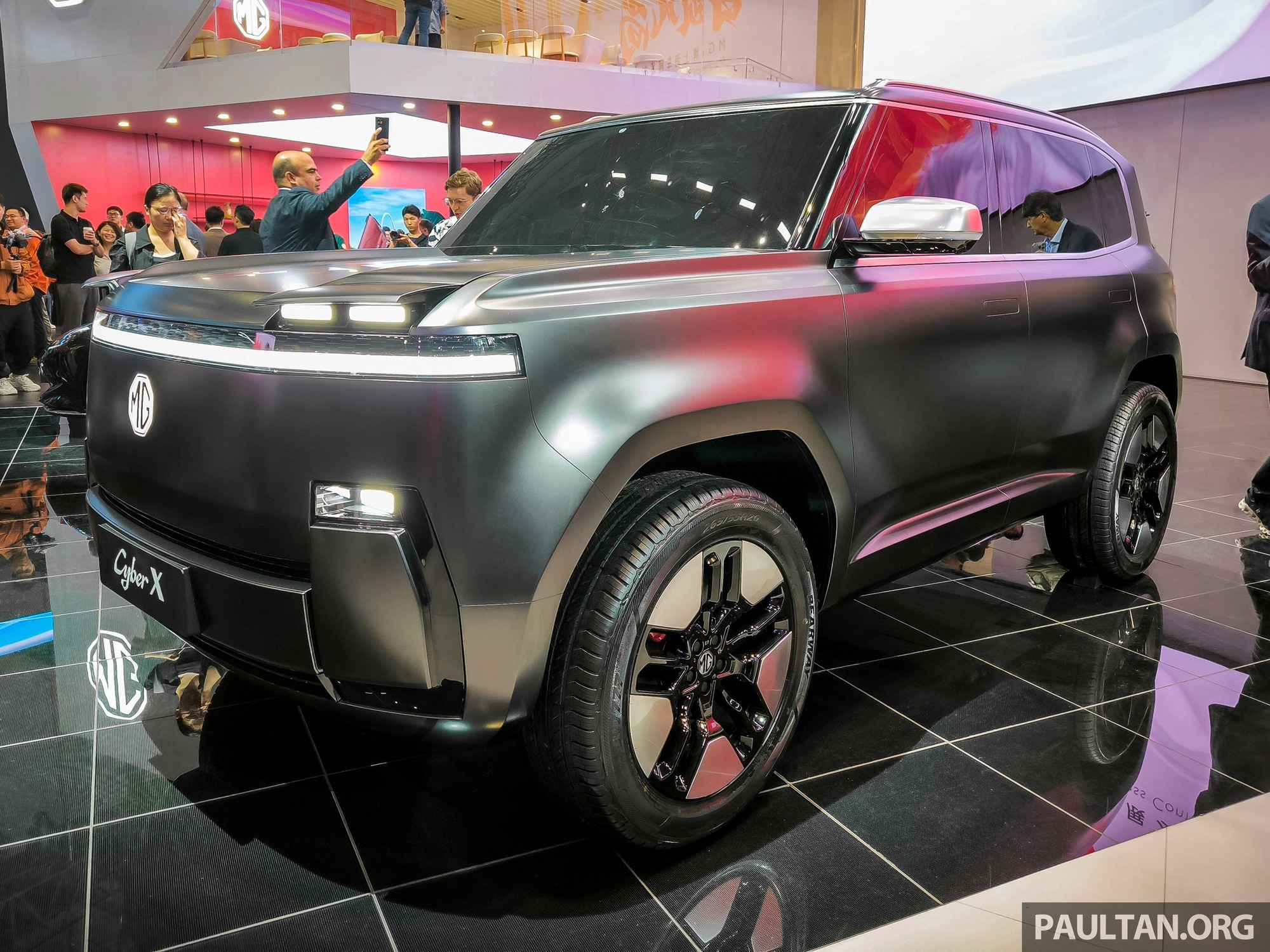 Ảnh thực tế MG Cyber X: Hầm hố kiểu Land Cruiser, chạy điện, pin thiết kế độc đáo- Ảnh 2. Ảnh thực tế MG Cyber X: Hầm hố kiểu Land Cruiser, chạy điện, pin thiết kế độc đáo- Ảnh 2.