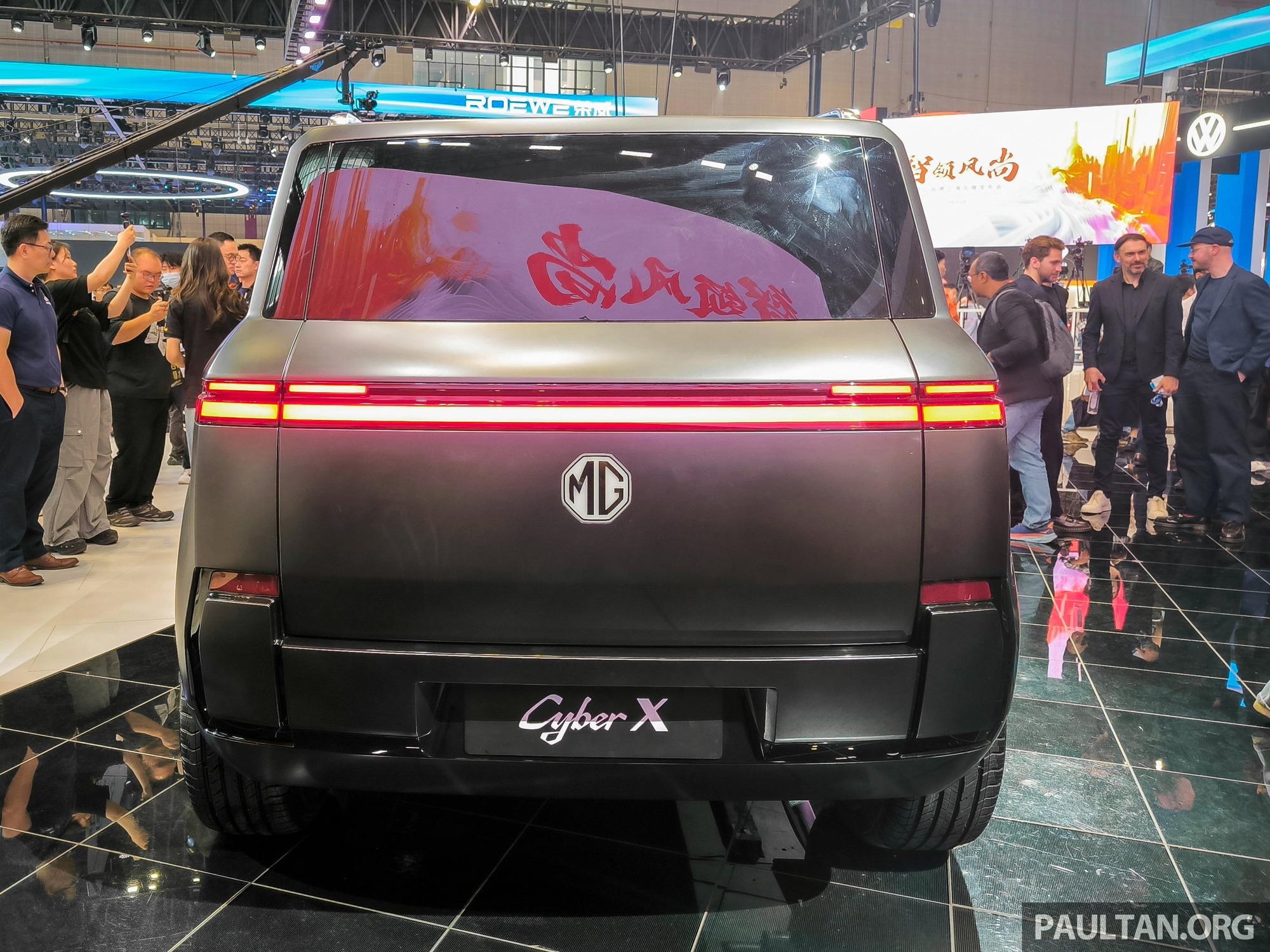 Ảnh thực tế MG Cyber X: Hầm hố kiểu Land Cruiser, chạy điện, pin thiết kế độc đáo- Ảnh 6. Ảnh thực tế MG Cyber X: Hầm hố kiểu Land Cruiser, chạy điện, pin thiết kế độc đáo- Ảnh 6.