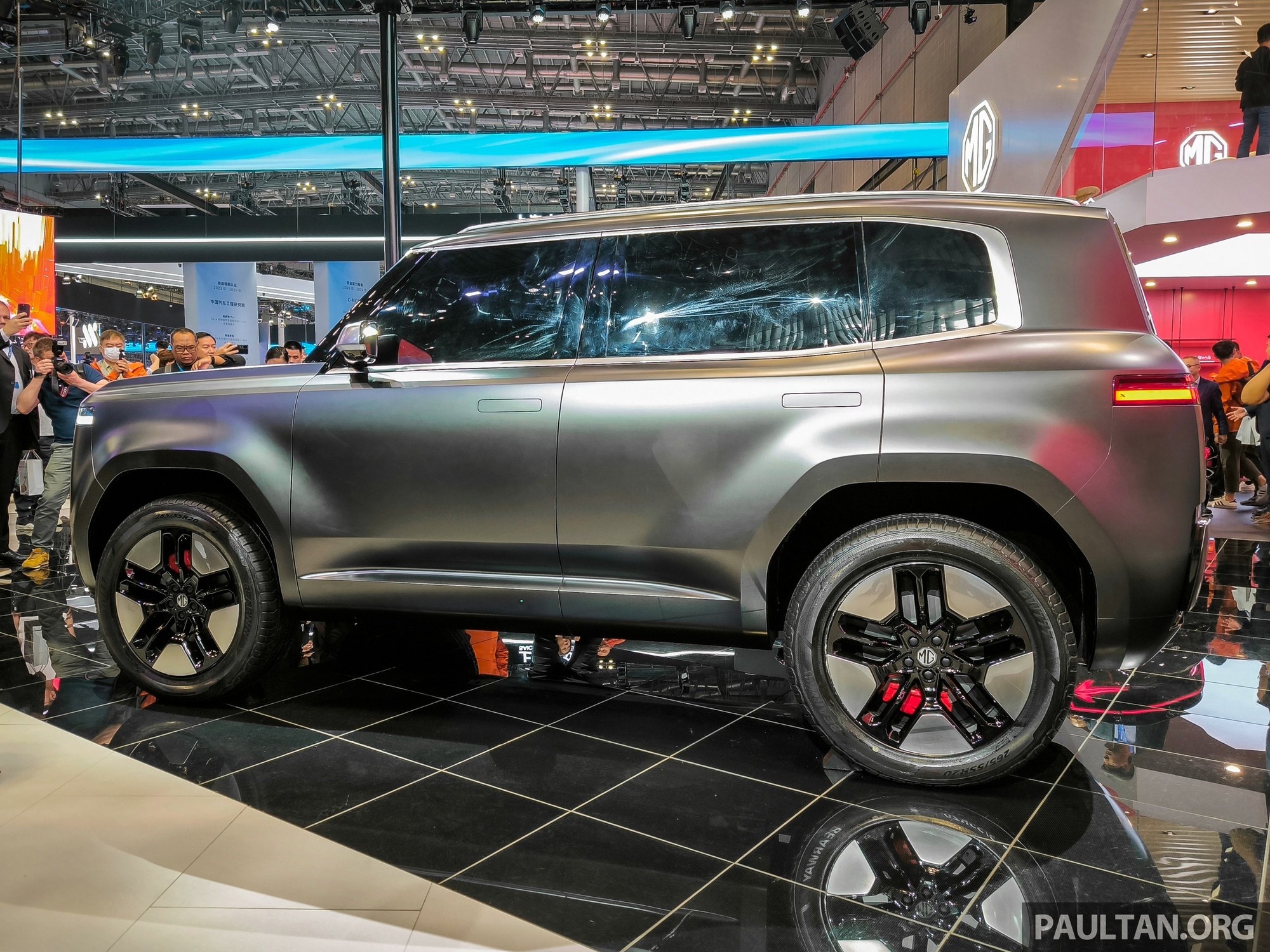 Ảnh thực tế MG Cyber X: Hầm hố kiểu Land Cruiser, chạy điện, pin thiết kế độc đáo- Ảnh 3. Ảnh thực tế MG Cyber X: Hầm hố kiểu Land Cruiser, chạy điện, pin thiết kế độc đáo- Ảnh 3.