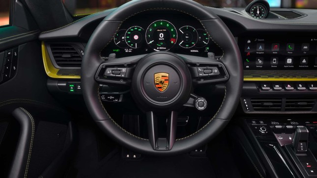 Chi tiết Porsche 911 bản giới hạn mang phong cách cổ điển- Ảnh 7. Chi tiết Porsche 911 bản giới hạn mang phong cách cổ điển- Ảnh 7.
