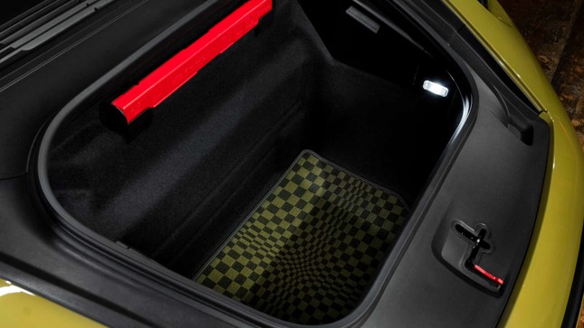 Chi tiết Porsche 911 bản giới hạn mang phong cách cổ điển- Ảnh 6. Chi tiết Porsche 911 bản giới hạn mang phong cách cổ điển- Ảnh 6.