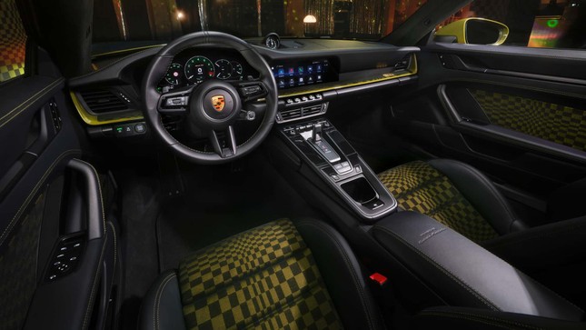 Chi tiết Porsche 911 bản giới hạn mang phong cách cổ điển- Ảnh 4. Chi tiết Porsche 911 bản giới hạn mang phong cách cổ điển- Ảnh 4.