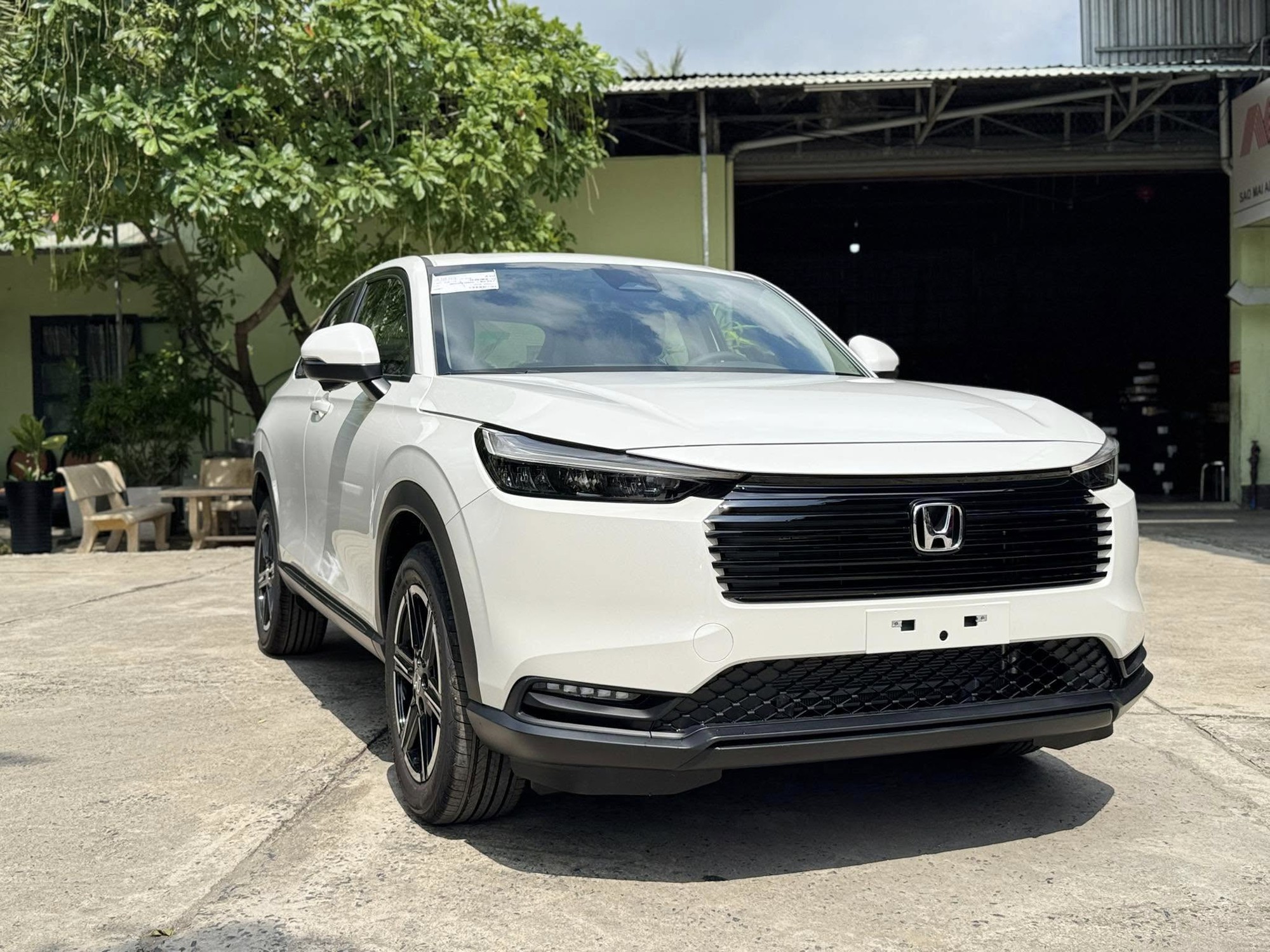 Honda HR-V 2025 mới ra mắt đã giảm giá tại đại lý: Bản tiêu chuẩn còn 679 triệu đồng, vẫn đắt ngang Xforce bản cao nhất- Ảnh 2. Honda HR-V 2025 mới ra mắt đã giảm giá tại đại lý: Bản tiêu chuẩn còn 679 triệu đồng, vẫn đắt ngang Xforce bản cao nhất- Ảnh 2.