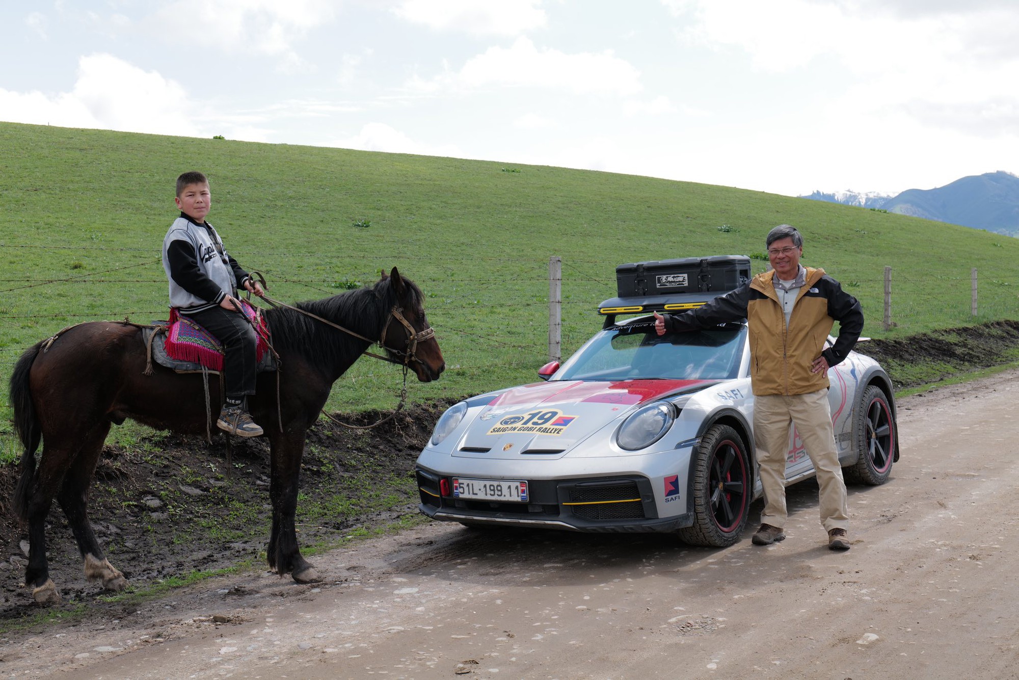 Doanh nhân Hải Phòng 'cày' Porsche 911 Dakar còn căng hơn nhiều xe dịch vụ: Odo 75.000 km trong chưa đầy 2 năm, lên rừng, xuống biển, phượt xuyên thế giới- Ảnh 4. Doanh nhân Hải Phòng 'cày' Porsche 911 Dakar còn căng hơn nhiều xe dịch vụ: Odo 75.000 km trong chưa đầy 2 năm, lên rừng, xuống biển, phượt xuyên thế giới- Ảnh 4.