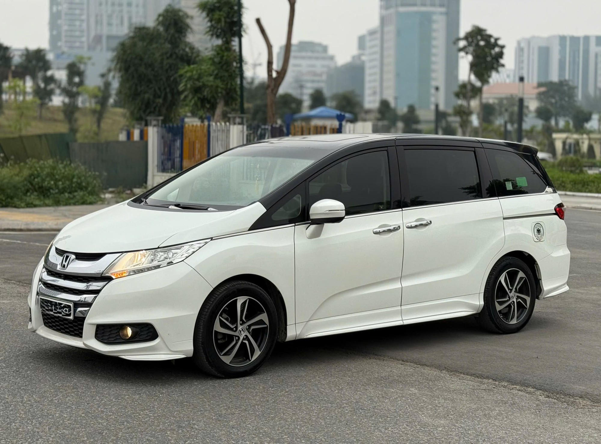 Honda Odyssey bán lại giá 855 triệu đồng, ngang Innova Cross ‘đập hộp’: Cùng phân khúc Carnival, có ghế thương gia- Ảnh 2. Honda Odyssey bán lại giá 855 triệu đồng, ngang Innova Cross ‘đập hộp’: Cùng phân khúc Carnival, có ghế thương gia- Ảnh 2.