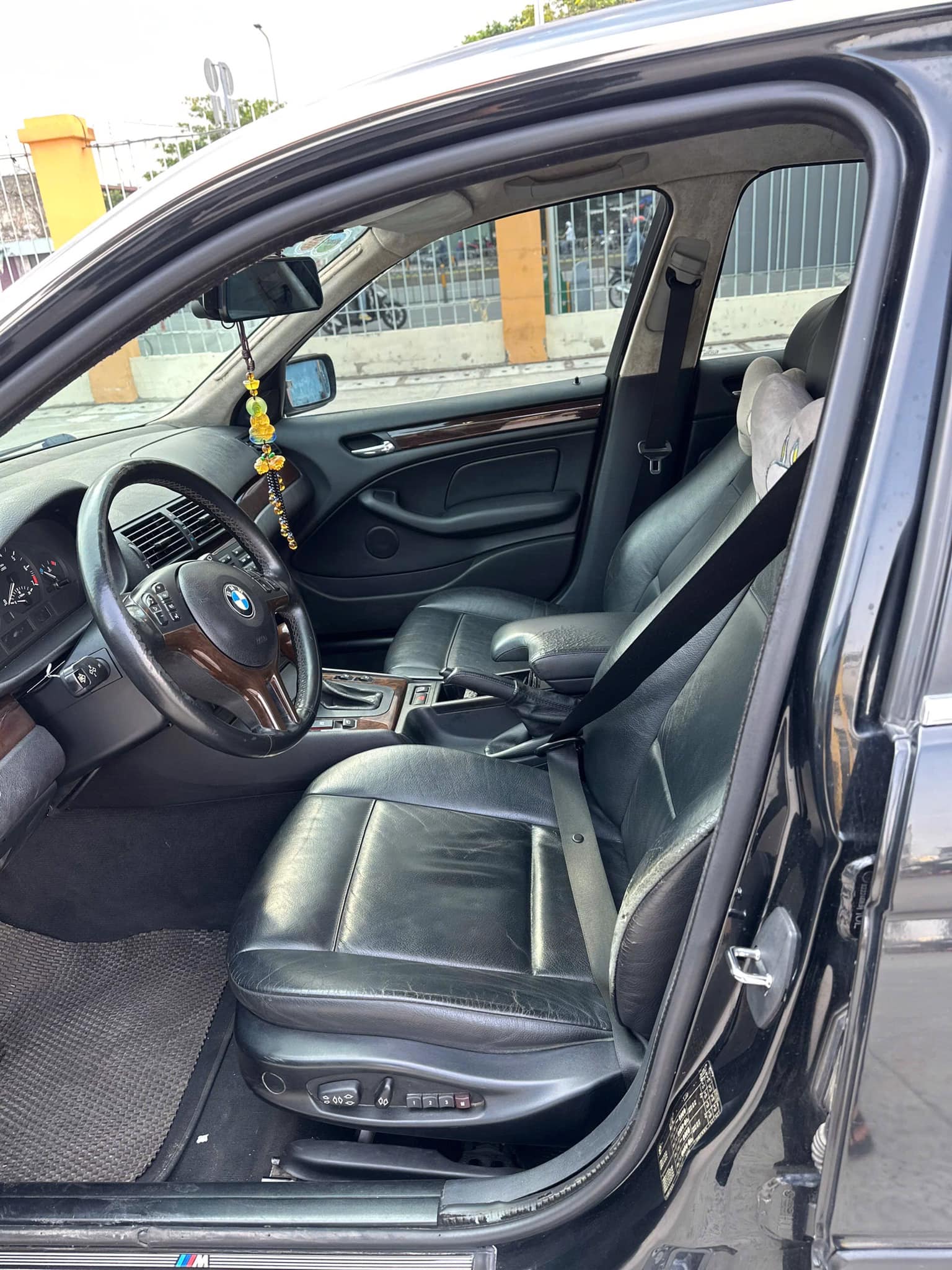 Rao một cặp BMW 325i giá từ 150 triệu đồng/chiếc, người bán chia sẻ: ‘Đi một năm không cần sửa’- Ảnh 6. Rao một cặp BMW 325i giá từ 150 triệu đồng/chiếc, người bán chia sẻ: ‘Đi một năm không cần sửa’- Ảnh 6.