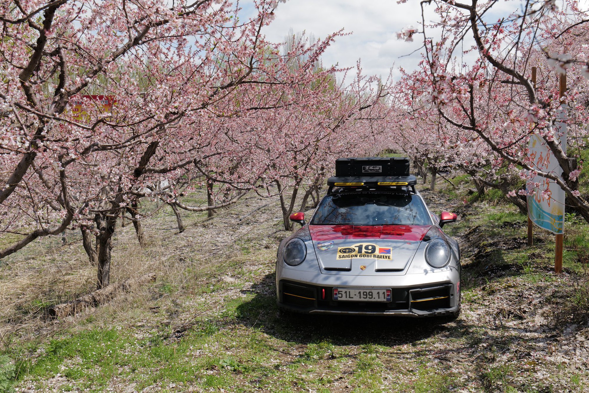 Doanh nhân Hải Phòng 'cày' Porsche 911 Dakar còn căng hơn nhiều xe dịch vụ: Odo 75.000 km trong chưa đầy 2 năm, lên rừng, xuống biển, phượt xuyên thế giới- Ảnh 10. Doanh nhân Hải Phòng 'cày' Porsche 911 Dakar còn căng hơn nhiều xe dịch vụ: Odo 75.000 km trong chưa đầy 2 năm, lên rừng, xuống biển, phượt xuyên thế giới- Ảnh 10.