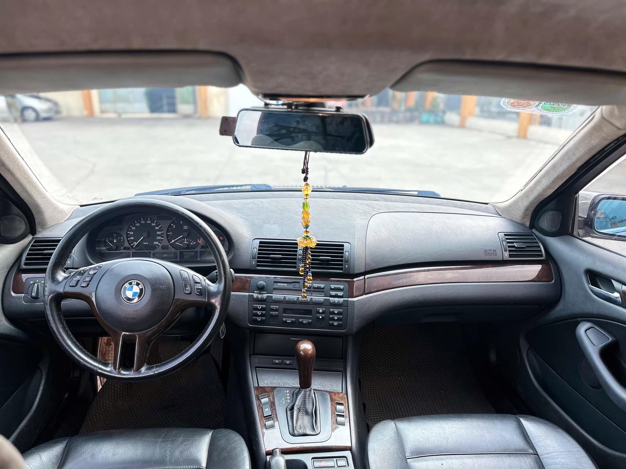 Rao một cặp BMW 325i giá từ 150 triệu đồng/chiếc, người bán chia sẻ: ‘Đi một năm không cần sửa’- Ảnh 4. Rao một cặp BMW 325i giá từ 150 triệu đồng/chiếc, người bán chia sẻ: ‘Đi một năm không cần sửa’- Ảnh 4.