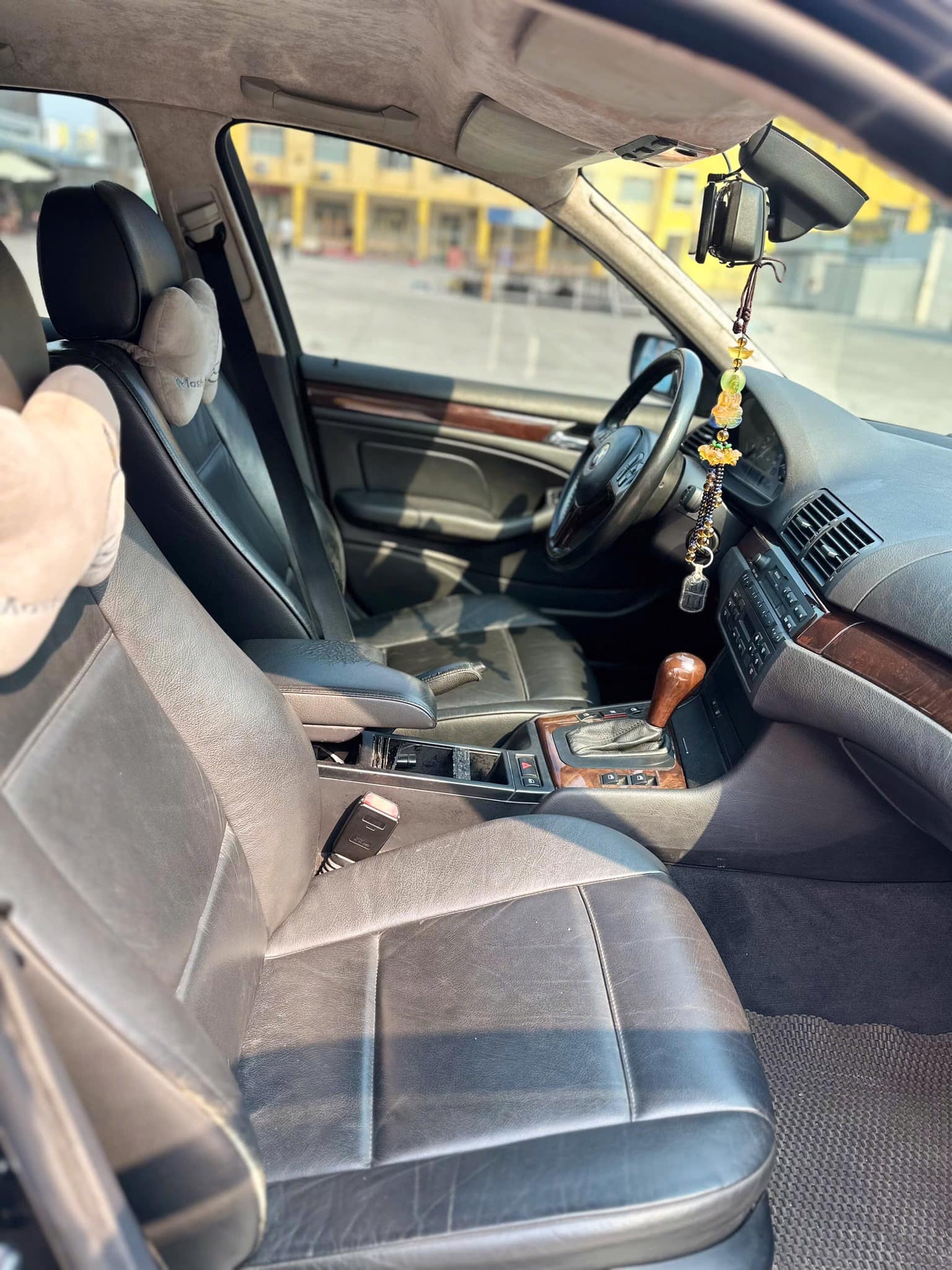 Rao một cặp BMW 325i giá từ 150 triệu đồng/chiếc, người bán chia sẻ: ‘Đi một năm không cần sửa’- Ảnh 5. Rao một cặp BMW 325i giá từ 150 triệu đồng/chiếc, người bán chia sẻ: ‘Đi một năm không cần sửa’- Ảnh 5.
