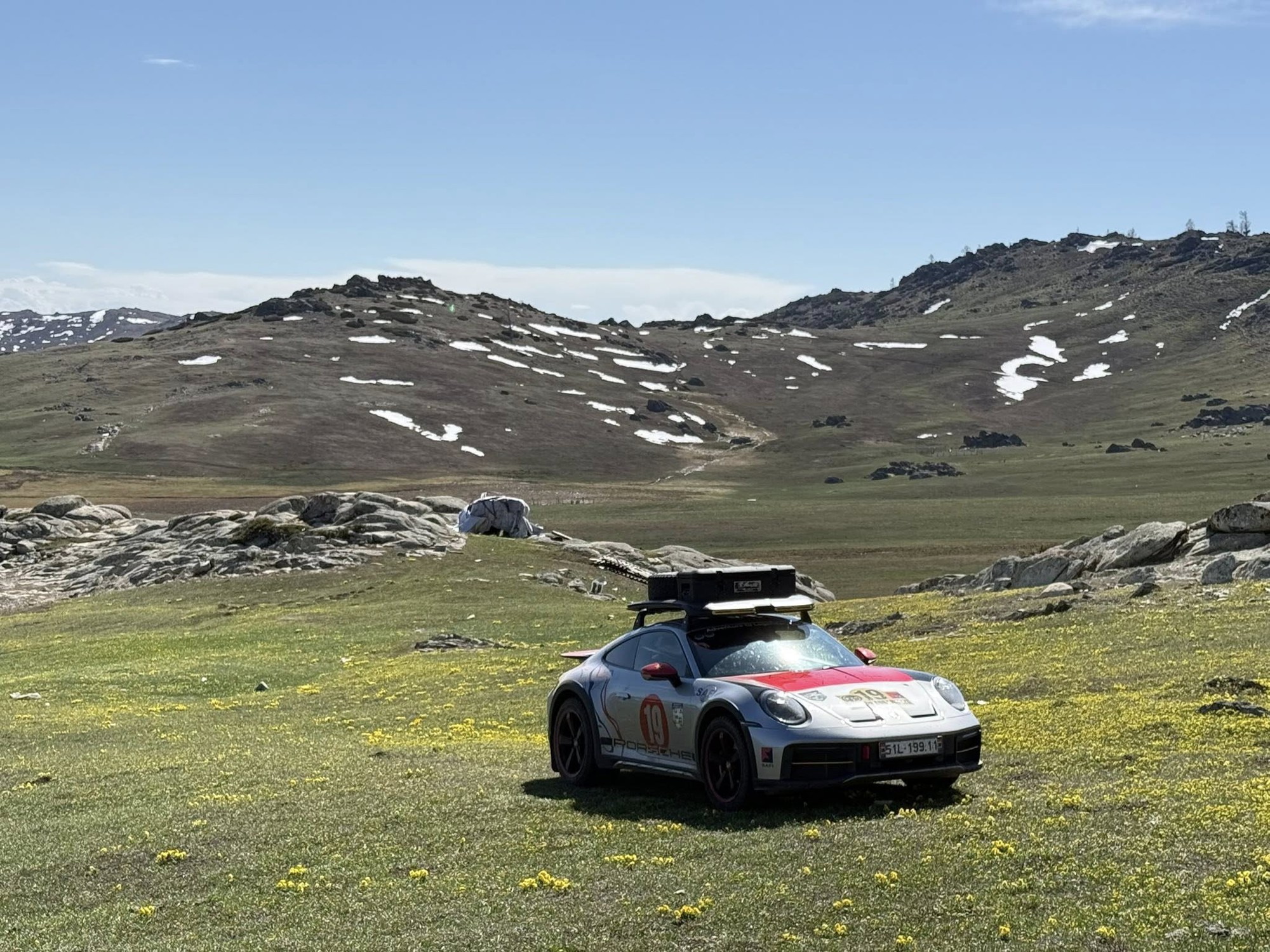 Doanh nhân Hải Phòng 'cày' Porsche 911 Dakar còn căng hơn nhiều xe dịch vụ: Odo 75.000 km trong chưa đầy 2 năm, lên rừng, xuống biển, phượt xuyên thế giới- Ảnh 5. Doanh nhân Hải Phòng 'cày' Porsche 911 Dakar còn căng hơn nhiều xe dịch vụ: Odo 75.000 km trong chưa đầy 2 năm, lên rừng, xuống biển, phượt xuyên thế giới- Ảnh 5.