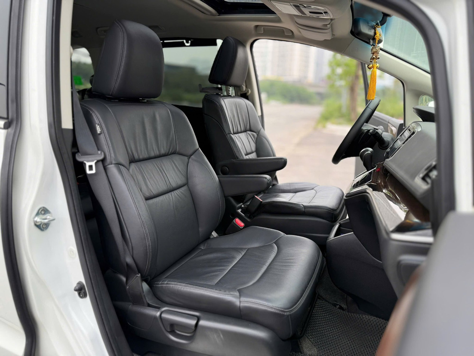 Honda Odyssey bán lại giá 855 triệu đồng, ngang Innova Cross ‘đập hộp’: Cùng phân khúc Carnival, có ghế thương gia- Ảnh 7. Honda Odyssey bán lại giá 855 triệu đồng, ngang Innova Cross ‘đập hộp’: Cùng phân khúc Carnival, có ghế thương gia- Ảnh 7.