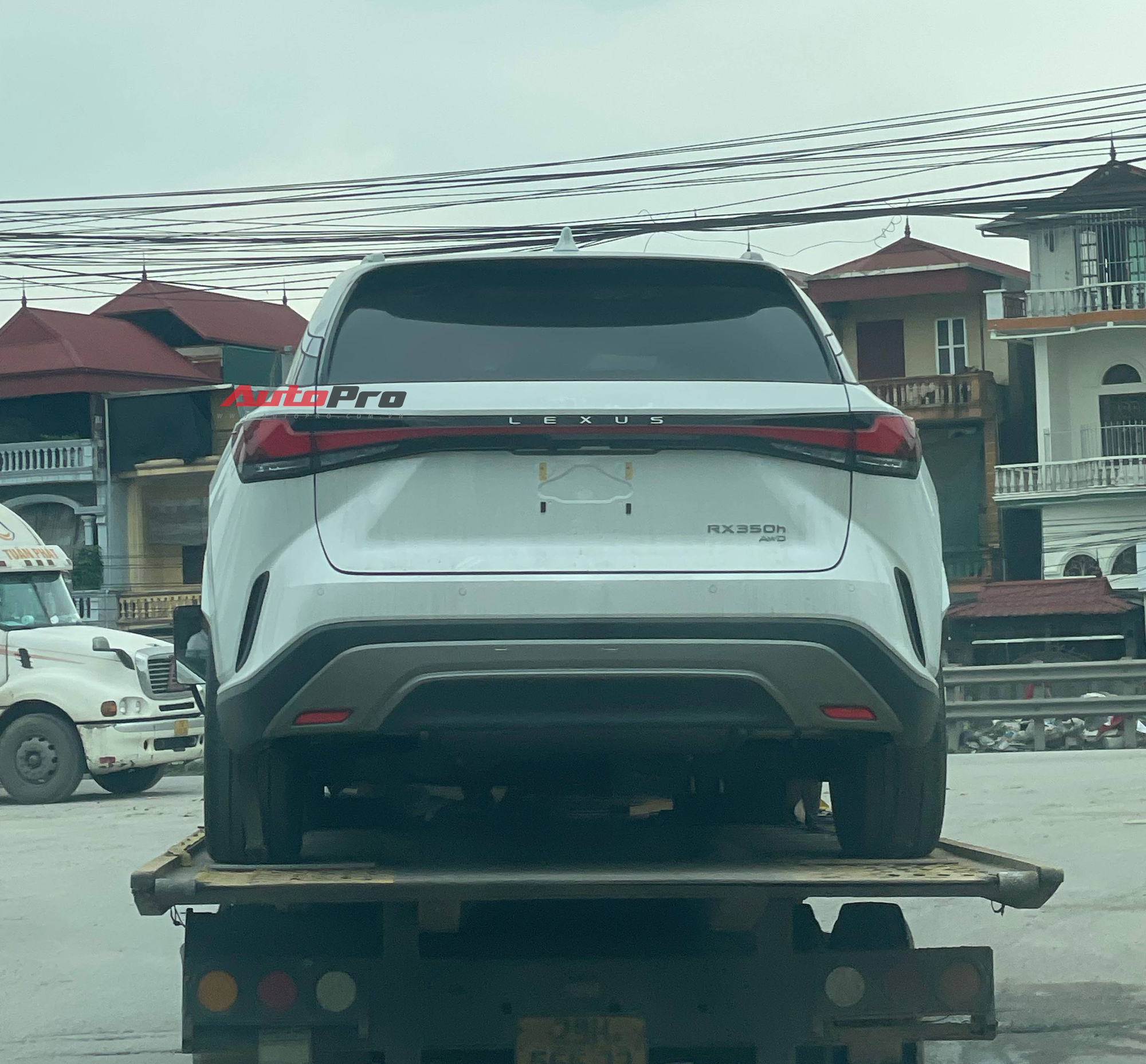 Lexus RX 350h 2025 đã về Việt Nam: Tinh ý mới thấy điểm khác bản xăng, dễ thêm công nghệ, máy tiết kiệm xăng cạnh tranh X5, Q7- Ảnh 3. Lexus RX 350h 2025 đã về Việt Nam: Tinh ý mới thấy điểm khác bản xăng, dễ thêm công nghệ, máy tiết kiệm xăng cạnh tranh X5, Q7- Ảnh 3.