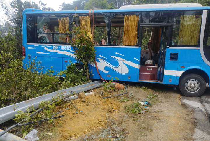 Nguyên nhân vụ lật xe khách trên đèo Tam Đảo khiến 3 người tử vong- Ảnh 1. Nguyên nhân vụ lật xe khách trên đèo Tam Đảo khiến 3 người tử vong- Ảnh 1.