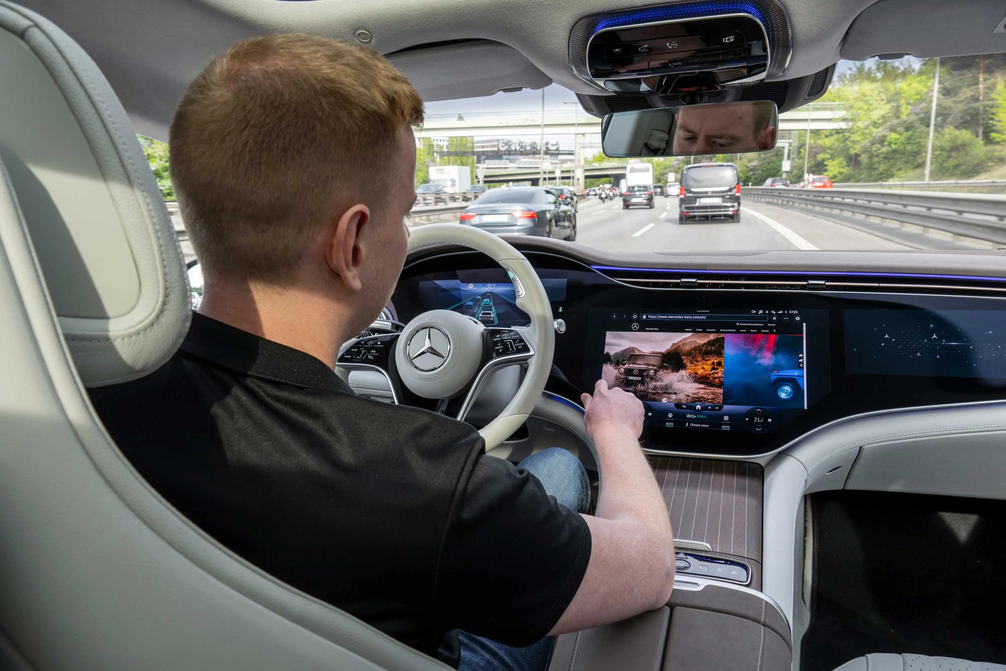 Xe Mercedes-Benz có thể đi thêm 14.000km/năm không tốn tiền điện nhờ công nghệ sơn mới này- Ảnh 4. Xe Mercedes-Benz có thể đi thêm 14.000km/năm không tốn tiền điện nhờ công nghệ sơn mới này- Ảnh 4.