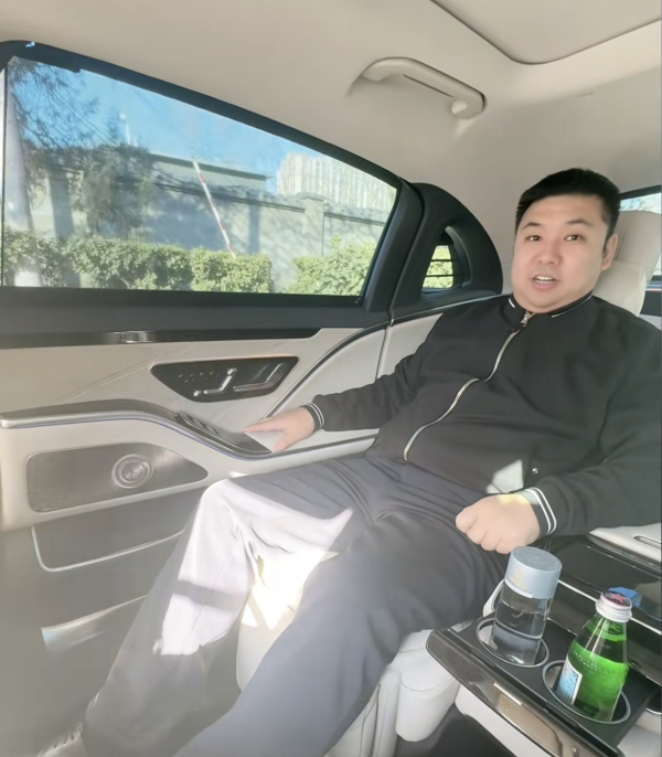 9X sắm Mercedes-Maybach S 480 chạy dịch vụ: Thu nhập tương đương hơn 14 triệu đồng/ngày, chạy thong dong vẫn dư dả tiền bỏ túi- Ảnh 4. 9X sắm Mercedes-Maybach S 480 chạy dịch vụ: Thu nhập tương đương hơn 14 triệu đồng/ngày, chạy thong dong vẫn dư dả tiền bỏ túi- Ảnh 4.