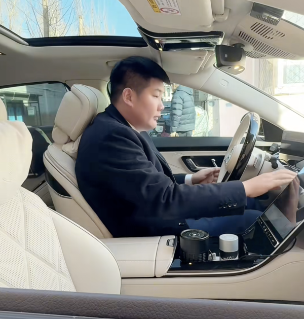 9X sắm Mercedes-Maybach S 480 chạy dịch vụ: Thu nhập tương đương hơn 14 triệu đồng/ngày, chạy thong dong vẫn dư dả tiền bỏ túi- Ảnh 3. 9X sắm Mercedes-Maybach S 480 chạy dịch vụ: Thu nhập tương đương hơn 14 triệu đồng/ngày, chạy thong dong vẫn dư dả tiền bỏ túi- Ảnh 3.