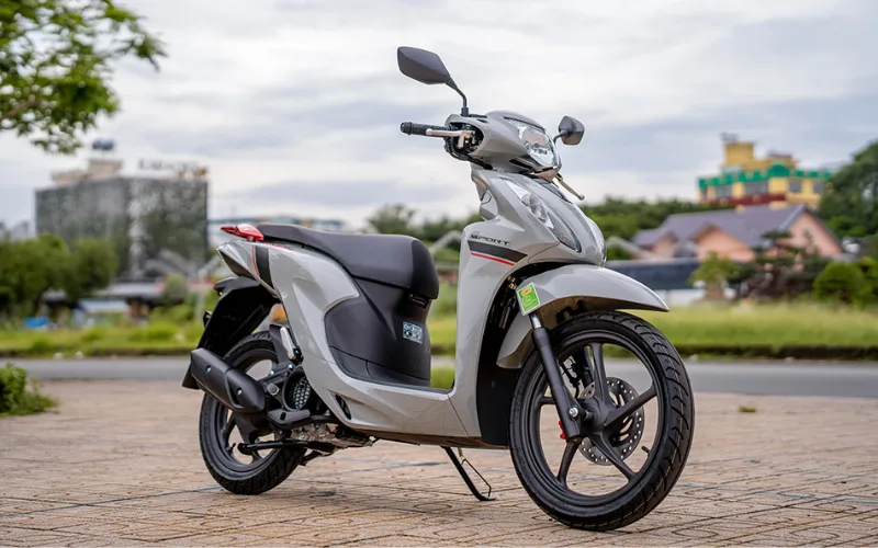 cac-dong-xe-tay-ga-it-hao-xang-nhat-hien-nay-4-png Với mức tiêu thụ 1,68 lít xăng cho 100km di chuyên, Honda Vision xứng đáng đứng thứ 02 trong danh sách xe tay ga ít hao xăng nhất hiện nay