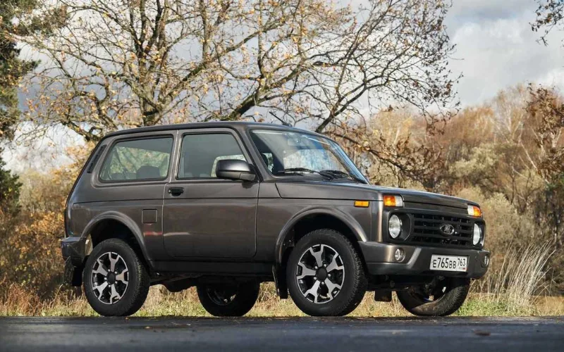 cac-mau-xe-o-to-cua-hang-lada-4-png Lada Niva là một mẫu SUV 2 cửa mang thiết kế gợi nhớ đến Suzuki Jimny