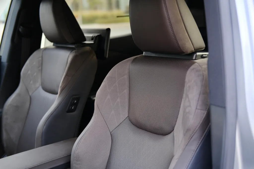 Lexus RX 350h 2025 đã về Việt Nam: Tinh ý mới thấy điểm khác bản xăng, dễ thêm công nghệ, máy tiết kiệm xăng cạnh tranh X5, Q7- Ảnh 19. Lexus RX 350h 2025 đã về Việt Nam: Tinh ý mới thấy điểm khác bản xăng, dễ thêm công nghệ, máy tiết kiệm xăng cạnh tranh X5, Q7- Ảnh 19.