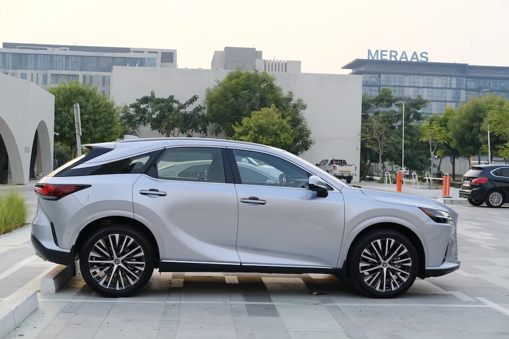 Lexus RX 350h 2025 đã về Việt Nam: Tinh ý mới thấy điểm khác bản xăng, dễ thêm công nghệ, máy tiết kiệm xăng cạnh tranh X5, Q7- Ảnh 11. Lexus RX 350h 2025 đã về Việt Nam: Tinh ý mới thấy điểm khác bản xăng, dễ thêm công nghệ, máy tiết kiệm xăng cạnh tranh X5, Q7- Ảnh 11.