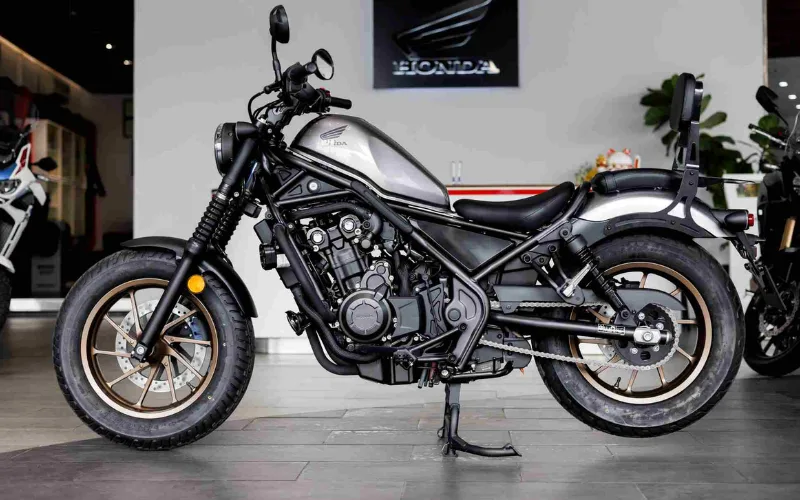 honda-rebel-500-5-png Rebel 500 2025 sử dụng phuộc trước ống lồng 41mm với độ nghiêng lớn