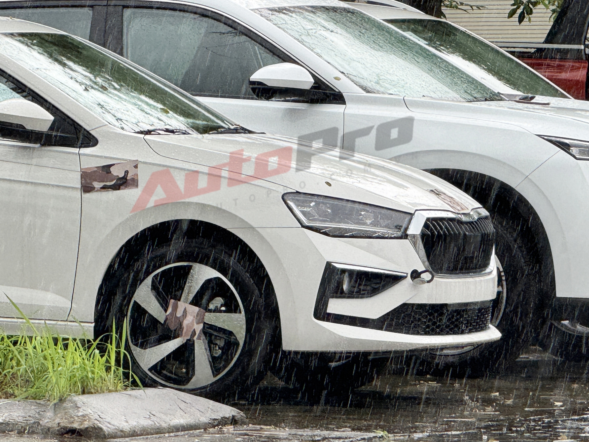 Skoda Slavia lần đầu lộ diện ngoài nhà máy tại Việt Nam: Một điểm cho thấy dễ có ADAS cạnh tranh City, Vios- Ảnh 3. Skoda Slavia lần đầu lộ diện ngoài nhà máy tại Việt Nam: Một điểm cho thấy dễ có ADAS cạnh tranh City, Vios- Ảnh 3.