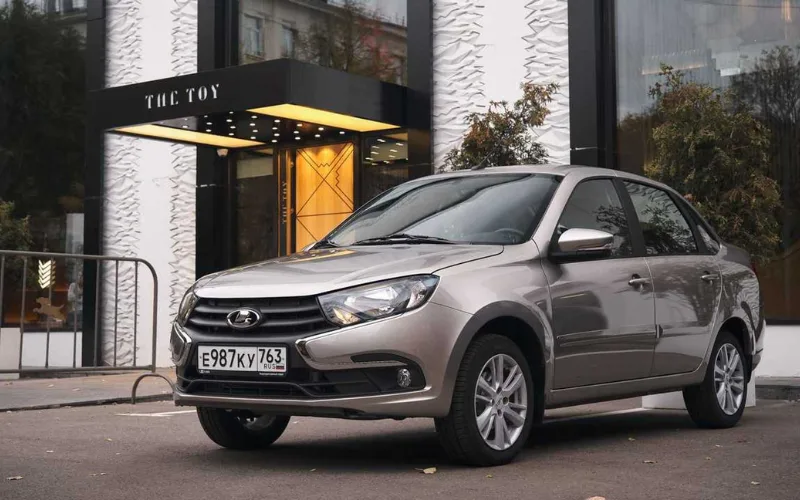 lada-granta-2025-3-png Trang bị an toàn của Lada Granta 2025 cũng khá đầy đủ với các 1 - 2 túi khí, dây đai an toàn 3 điểm, phanh ABS,...