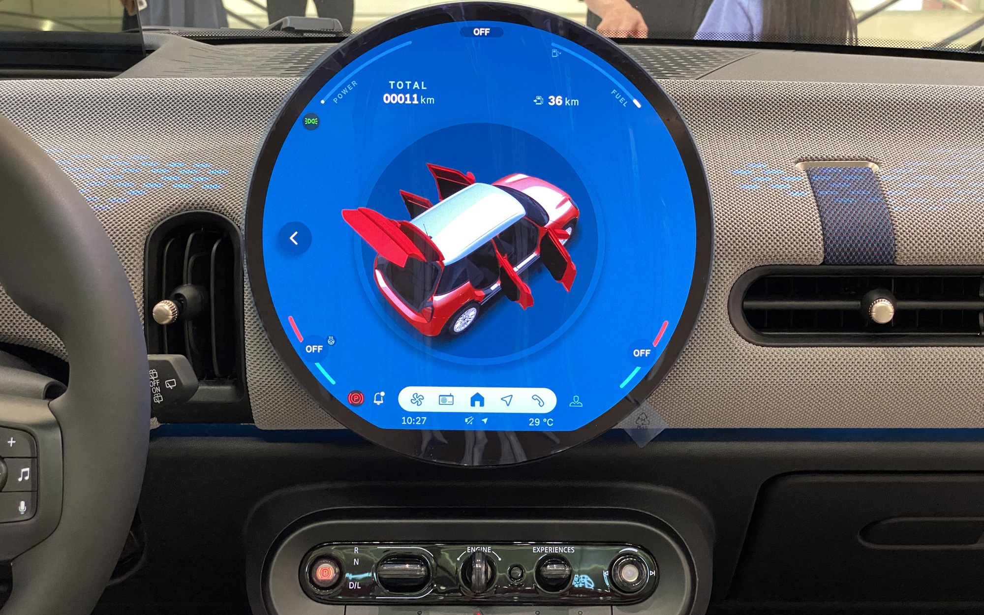 MINI Cooper 2025 ra mắt Việt Nam: Giá từ 2,099 tỷ đồng, thiết kế lạ lẫm, nhiều công nghệ lần đầu xuất hiện, có ADAS- Ảnh 10. MINI Cooper 2025 ra mắt Việt Nam: Giá từ 2,099 tỷ đồng, thiết kế lạ lẫm, nhiều công nghệ lần đầu xuất hiện, có ADAS- Ảnh 10.