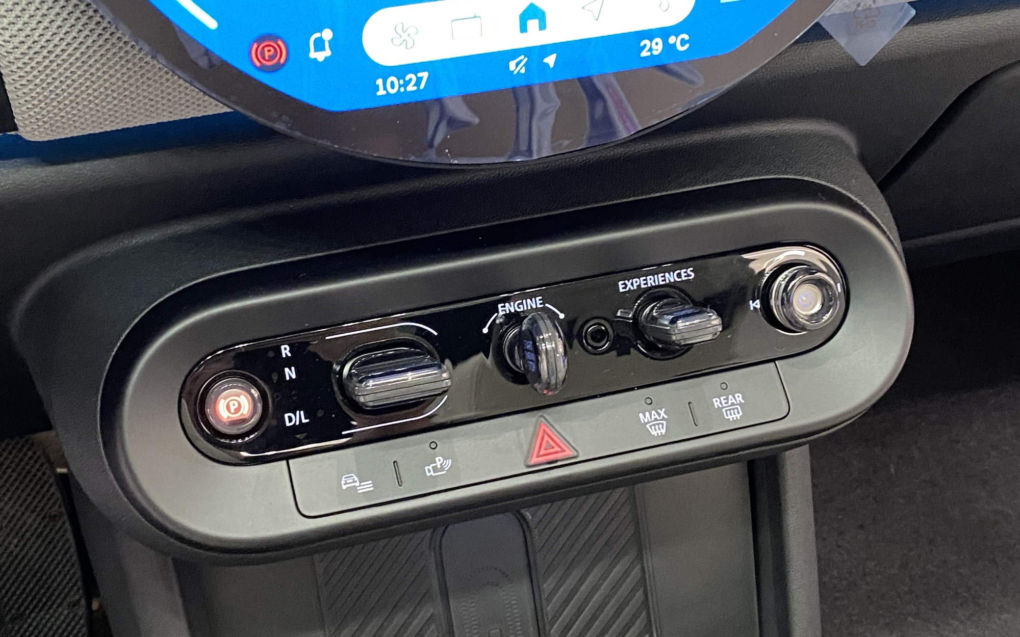 MINI Cooper 2025 ra mắt Việt Nam: Giá từ 2,099 tỷ đồng, thiết kế lạ lẫm, nhiều công nghệ lần đầu xuất hiện, có ADAS- Ảnh 20. MINI Cooper 2025 ra mắt Việt Nam: Giá từ 2,099 tỷ đồng, thiết kế lạ lẫm, nhiều công nghệ lần đầu xuất hiện, có ADAS- Ảnh 20.