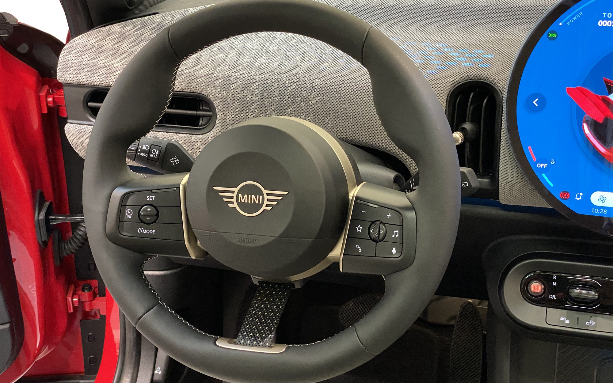 MINI Cooper 2025 ra mắt Việt Nam: Giá từ 2,099 tỷ đồng, thiết kế lạ lẫm, nhiều công nghệ lần đầu xuất hiện, có ADAS- Ảnh 9. MINI Cooper 2025 ra mắt Việt Nam: Giá từ 2,099 tỷ đồng, thiết kế lạ lẫm, nhiều công nghệ lần đầu xuất hiện, có ADAS- Ảnh 9.