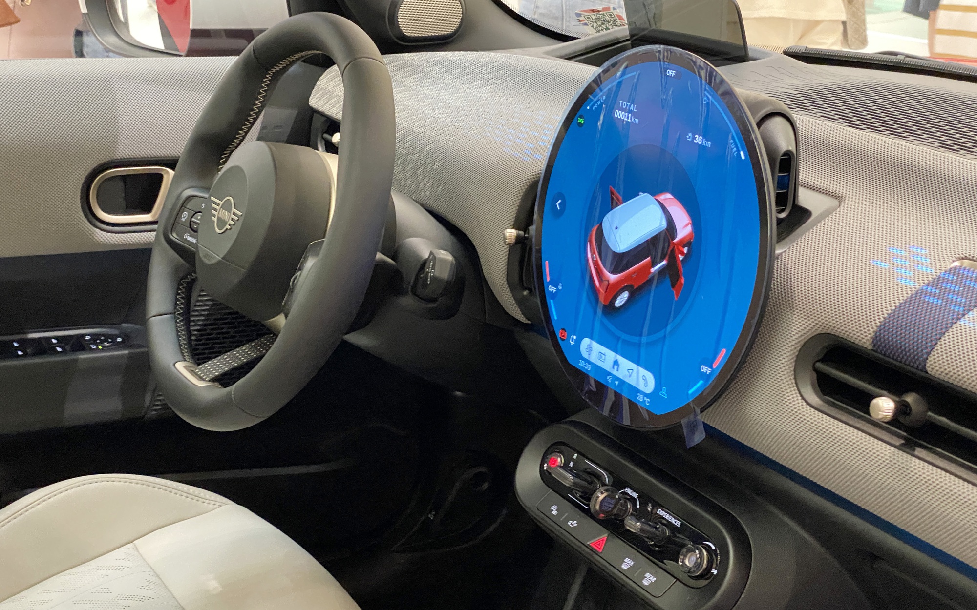 MINI Cooper 2025 ra mắt Việt Nam: Giá từ 2,099 tỷ đồng, thiết kế lạ lẫm, nhiều công nghệ lần đầu xuất hiện, có ADAS- Ảnh 18. MINI Cooper 2025 ra mắt Việt Nam: Giá từ 2,099 tỷ đồng, thiết kế lạ lẫm, nhiều công nghệ lần đầu xuất hiện, có ADAS- Ảnh 18.