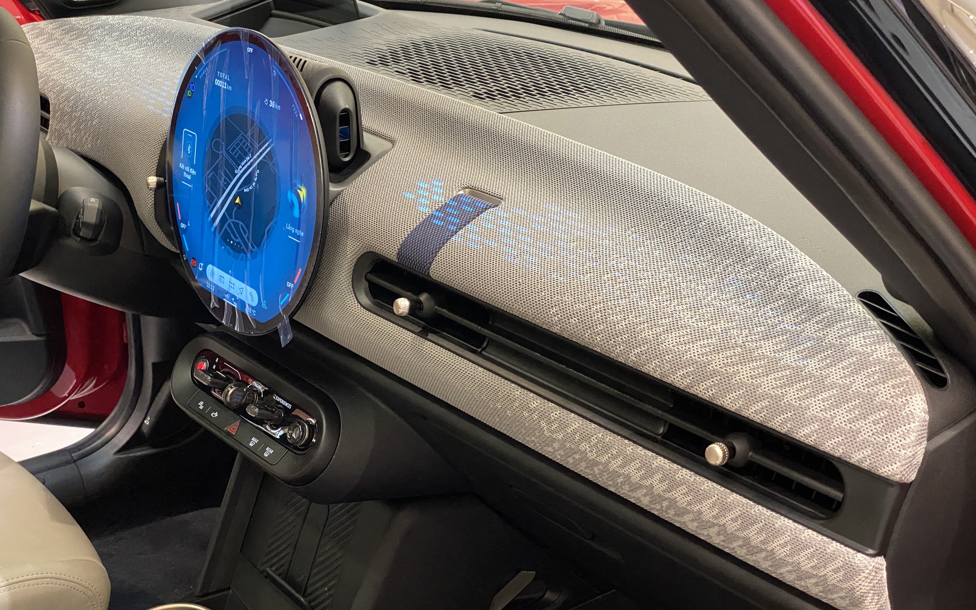 MINI Cooper 2025 ra mắt Việt Nam: Giá từ 2,099 tỷ đồng, thiết kế lạ lẫm, nhiều công nghệ lần đầu xuất hiện, có ADAS- Ảnh 19. MINI Cooper 2025 ra mắt Việt Nam: Giá từ 2,099 tỷ đồng, thiết kế lạ lẫm, nhiều công nghệ lần đầu xuất hiện, có ADAS- Ảnh 19.