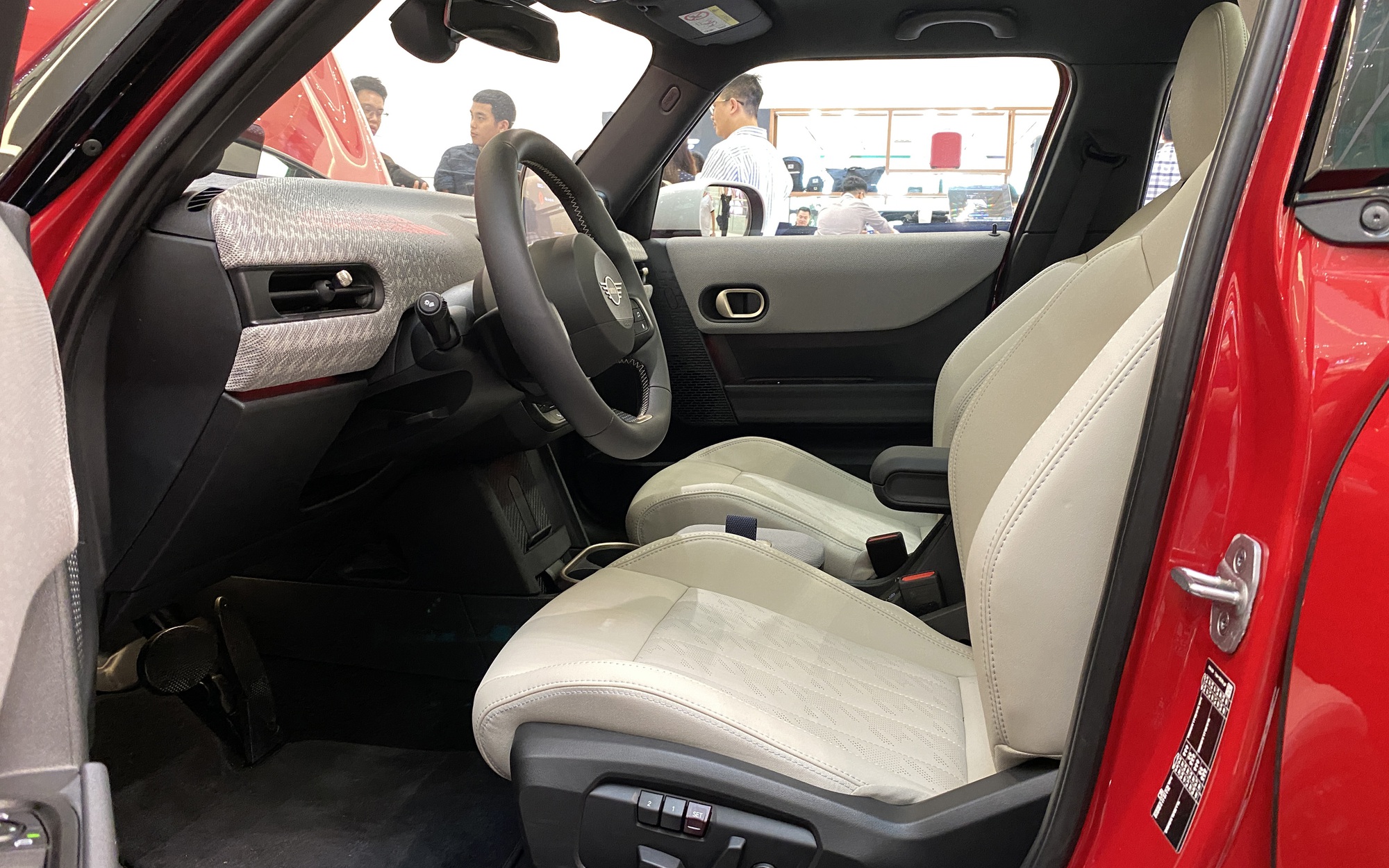 MINI Cooper 2025 ra mắt Việt Nam: Giá từ 2,099 tỷ đồng, thiết kế lạ lẫm, nhiều công nghệ lần đầu xuất hiện, có ADAS- Ảnh 23. MINI Cooper 2025 ra mắt Việt Nam: Giá từ 2,099 tỷ đồng, thiết kế lạ lẫm, nhiều công nghệ lần đầu xuất hiện, có ADAS- Ảnh 23.