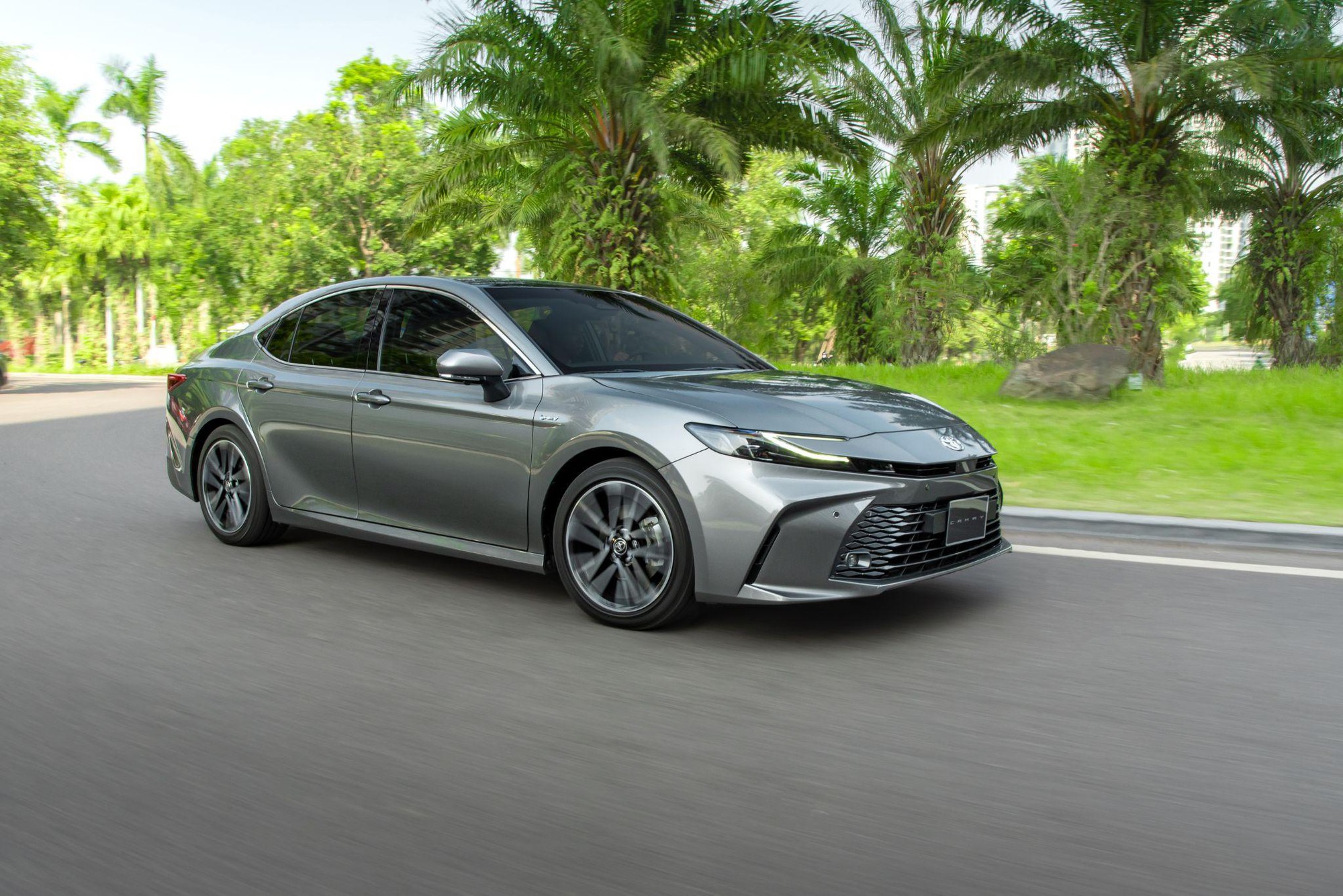 Toyota Camry 2025: 4 lợi ích của động cơ Hybrid thể hiện trong hành trình Caravan dài 5.392km- Ảnh 2. Toyota Camry 2025: 4 lợi ích của động cơ Hybrid thể hiện trong hành trình Caravan dài 5.392km- Ảnh 2.