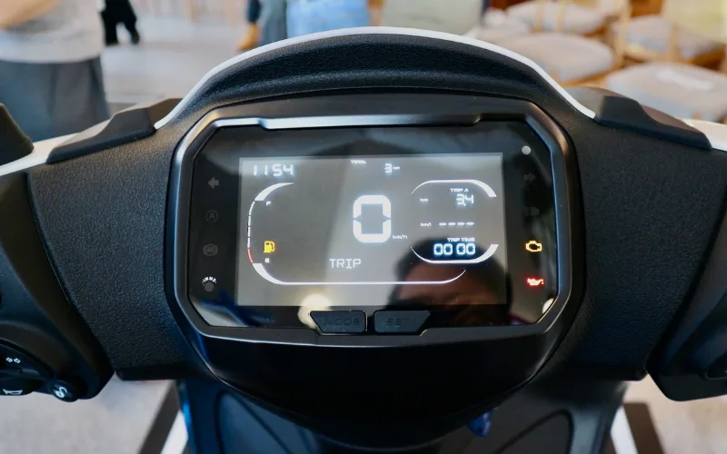 piaggio-liberty-6-png Piaggio Liberty 2025 được trang bị cụm đồng hồ hiển thị thông tin mới, sử dụng màn hình màu LCD kích thước 5 inch