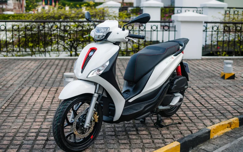 piaggio-medley-2-png Mẫu xe Piaggio Medley phiên bản mới nhất trong năm nay không có nhiều sự khác biệt về hình thức so với kiểu dáng thiết kế đã được giới thiệu cách đây hai năm