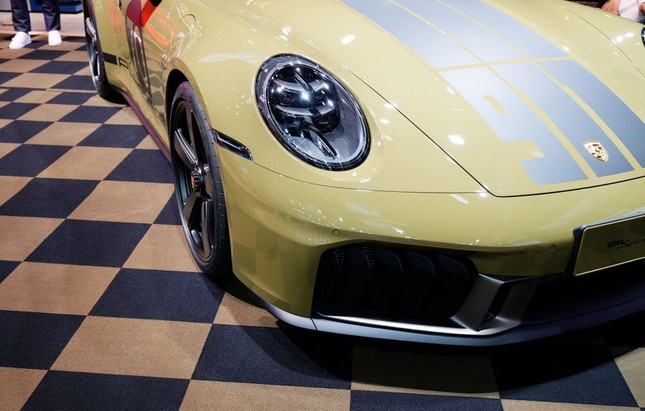Chi tiết Porsche 911 bản giới hạn mang phong cách cổ điển- Ảnh 3. Chi tiết Porsche 911 bản giới hạn mang phong cách cổ điển- Ảnh 3.