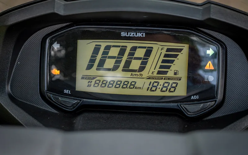 suzuki-burgman-street-7-png Suzuki Burgman Street 2025 được trang bị cụm đồng hồ hiển thị LCD