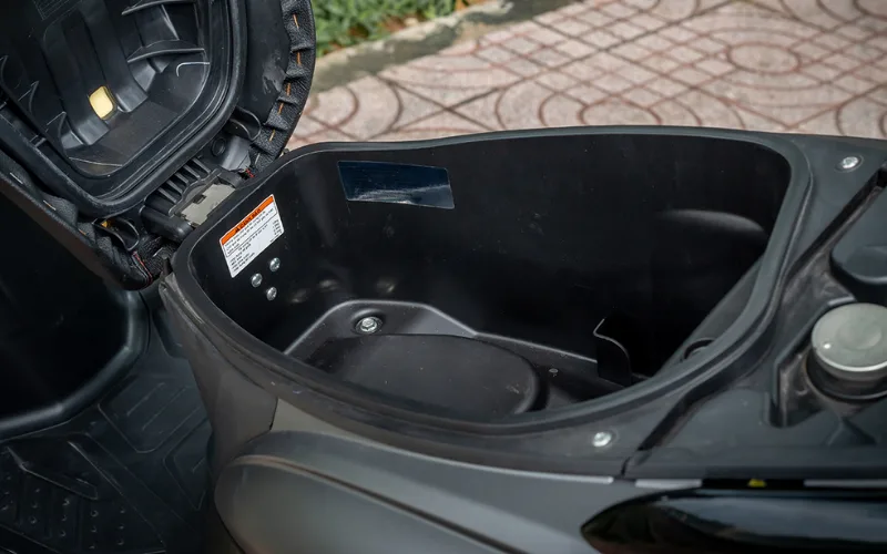 suzuki-burgman-street-9-png Cốp xe có dung tích 21,5 lít