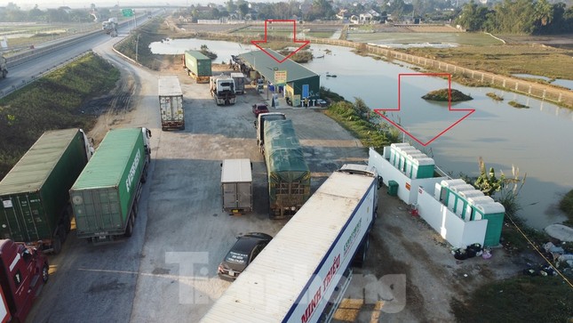 Trạm dừng nghỉ cao tốc quá tải, xe được thông báo hạn chế thời gian lưu trú- Ảnh 3. Trạm dừng nghỉ cao tốc quá tải, xe được thông báo hạn chế thời gian lưu trú- Ảnh 3.