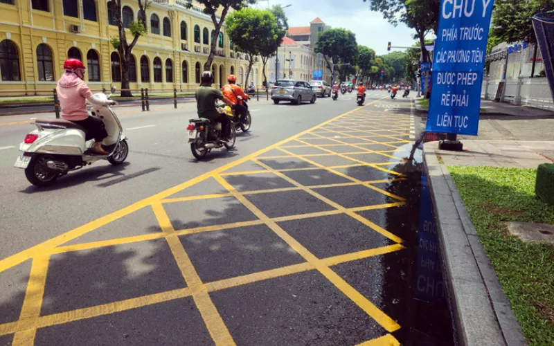 vach-mat-vong-3-png Đi như thế nào khi gặp vạch mắt võng?