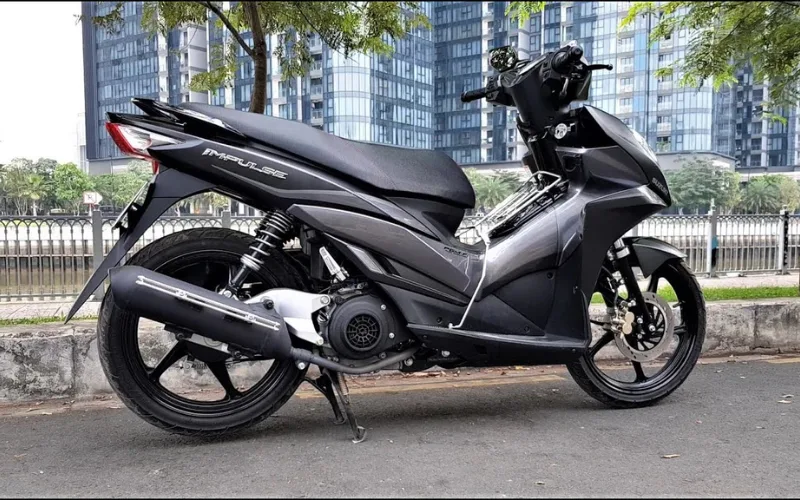 xe-tay-ga-nu-gia-duoi-30-trieu-dong-8-png Động cơ vận hành của Suzuki Impulse là động cơ xăng 4 thì có công suất vận hành tối đa 9,2 mã lực