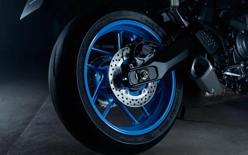 yamaha-mt-07-12-png Bánh sau của xe cũng được trang bị phanh ABS an toàn cho người điều khiển