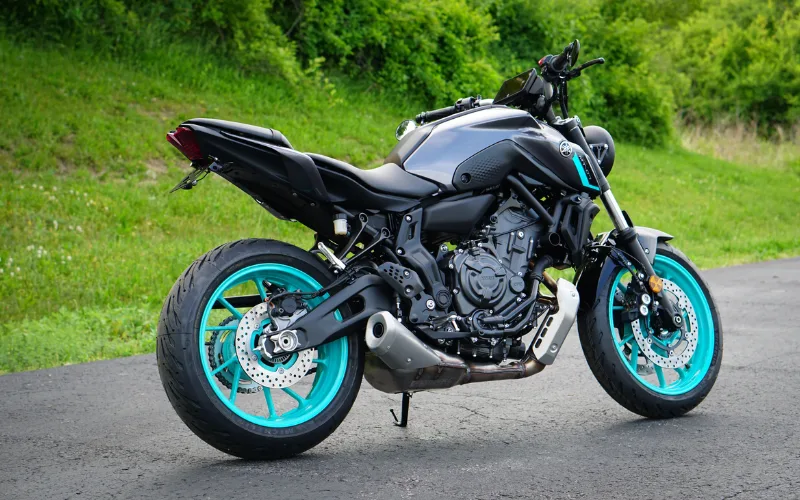 yamaha-mt-07-3-png Đèn xi nhan phía sau xe sẽ được trang bị thêm tính năng nháy 3 lần và tự động tắt khi xe chuyển làn
