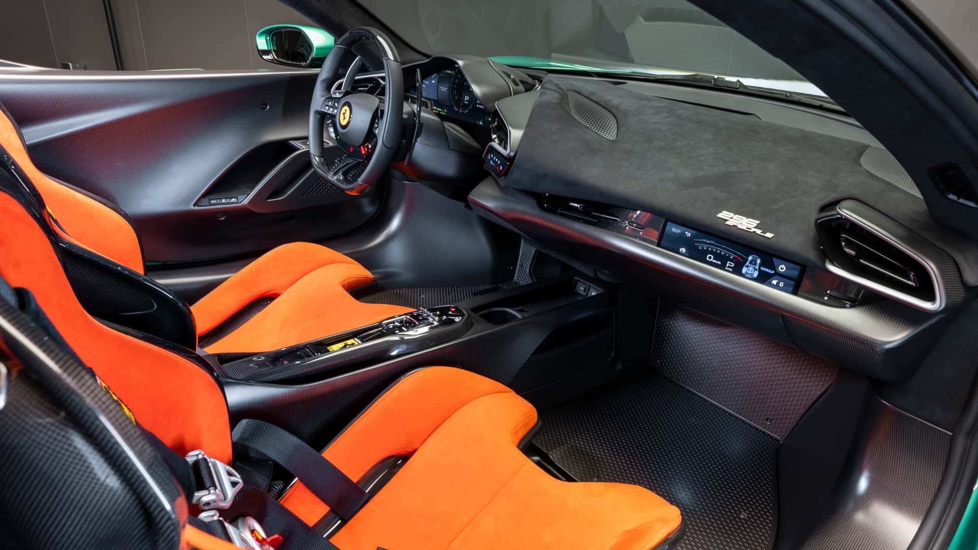 Ferrari 296 Speciale ra mắt: Gần 900hp, là siêu xe RWD mạnh nhất của hãng, nhìn đâu cũng thấy carbon- Ảnh 18. Ferrari 296 Speciale ra mắt: Gần 900hp, là siêu xe RWD mạnh nhất của hãng, nhìn đâu cũng thấy carbon- Ảnh 18.